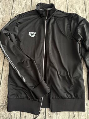 Like new. Arena zipper jacket. Men’s size L
